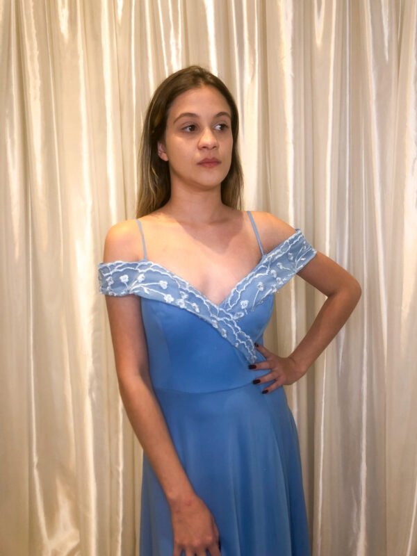 Vestido Longo Azul Serenity Modelo Solto - Imagem 3
