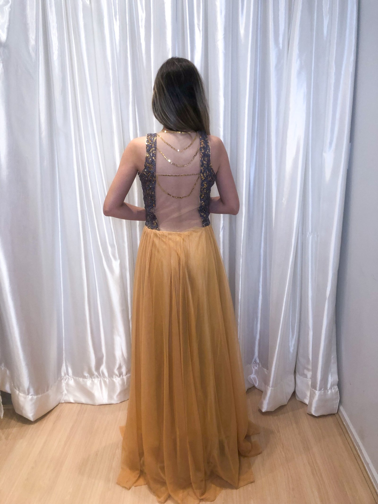 Vestido Longo Dourado Modelo Solto - Imagem 2